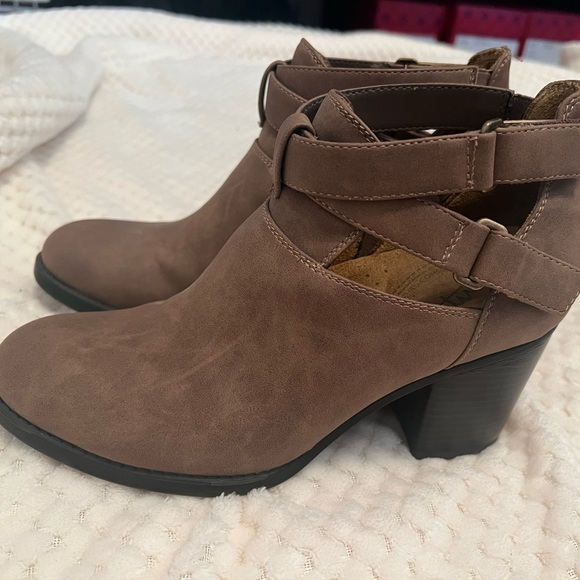Natural Soul heeled Bootie Size 6 - Picture 8 of 10